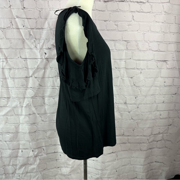 NWT Annabelle boutique ruffle detail Cold shoulder top feminine minimalist sz M - Picture 3 of 8